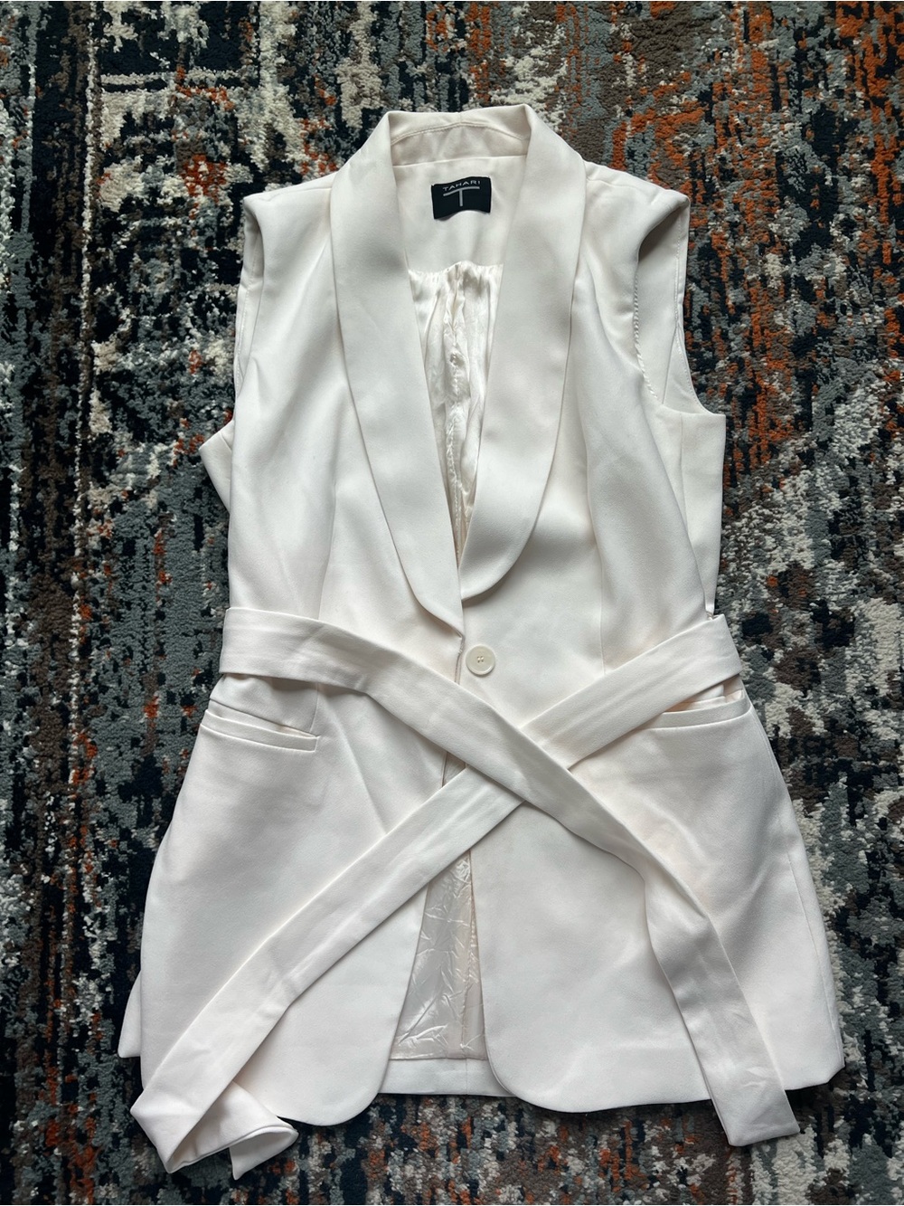 Tahari - Sleeveless White Belted Blazer